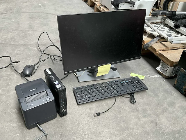 Mini pc dell optiplex 3080 + monitor dell en toebehoren - afbeelding 1 van  9