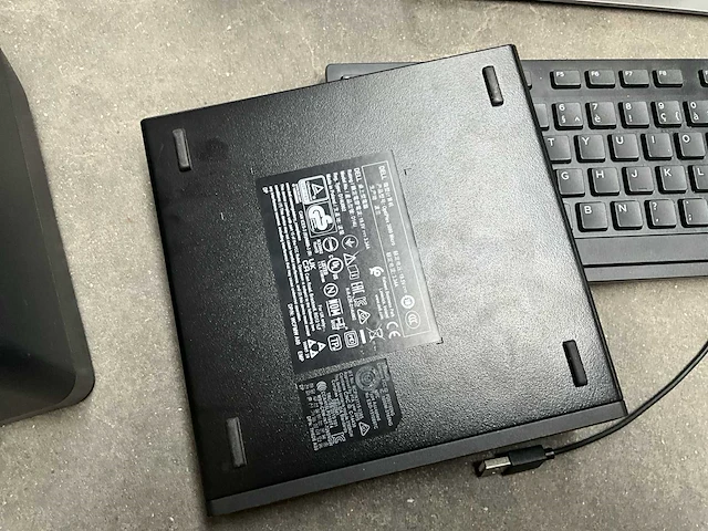 Mini pc dell optiplex 3080 + monitor dell en toebehoren - afbeelding 6 van  9
