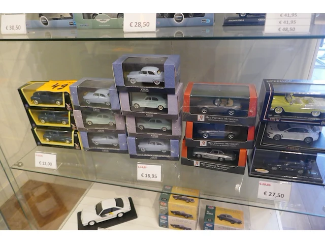 Miniatuur autos - 16 stuks atlas - dominique chapatte - afbeelding 1 van  4