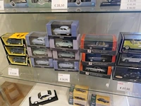 Miniatuur autos - 16 stuks atlas - dominique chapatte - afbeelding 1 van  4
