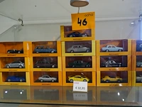 Miniatuur autos - 16 stuks maxichamps - afbeelding 1 van  4