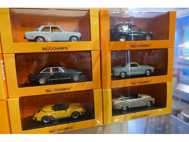 Miniatuur autos - 16 stuks maxichamps - afbeelding 3 van  4