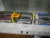Miniatuur autos - 3 stuks maisto - burago + motos - afbeelding 1 van  8
