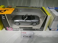 Miniatuur autos - 3 stuks maisto - burago + motos - afbeelding 3 van  8
