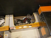 Miniatuur autos - 3 stuks maisto - burago + motos - afbeelding 6 van  8
