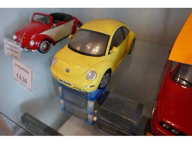Miniatuur autos - 4 stuks - afbeelding 4 van  5