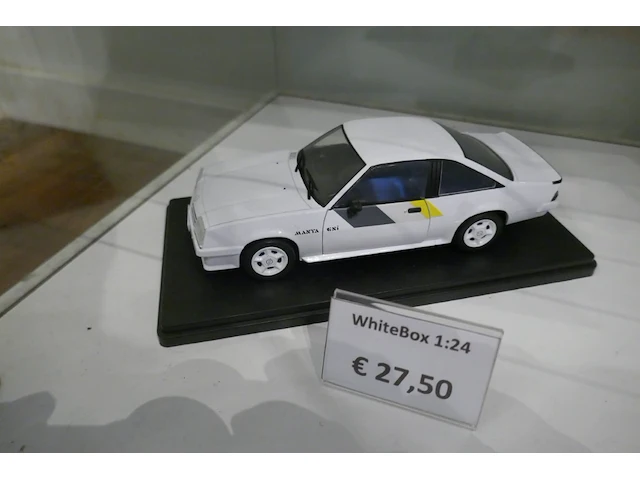 Miniatuur autos - 4 stuks - afbeelding 1 van  2