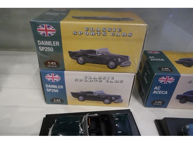 Miniatuur autos - 4 stuks - afbeelding 2 van  2