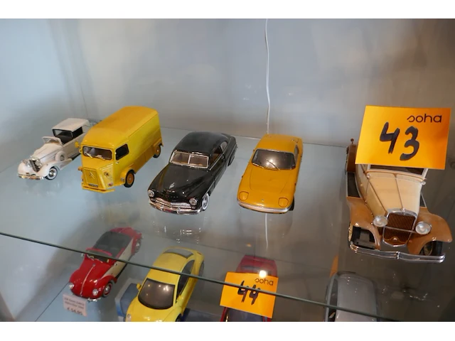 Miniatuur autos - 5 stuks - afbeelding 1 van  6