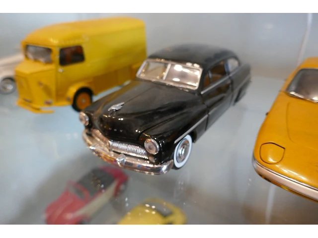 Miniatuur autos - 5 stuks - afbeelding 4 van  6