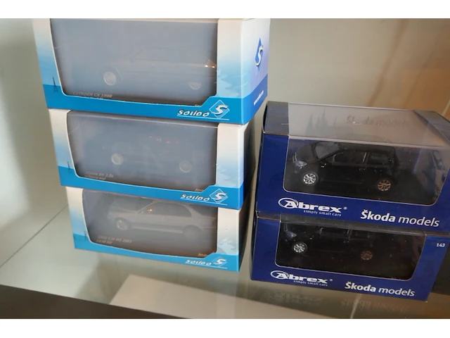 Miniatuur autos - 7 stuks solida - abrex - afbeelding 1 van  4