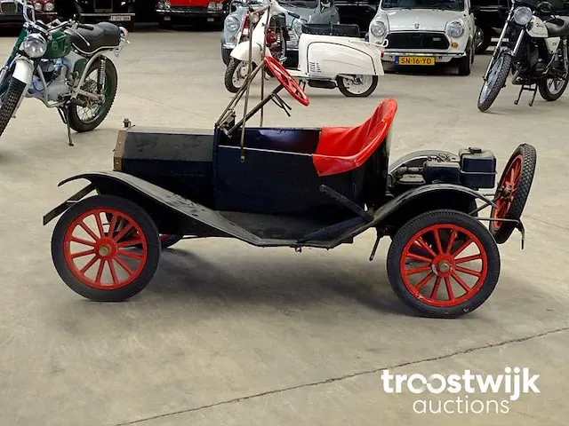 Miniatuur recreatie 'ford model-t' mcdonough (barn-find) - afbeelding 2 van  23