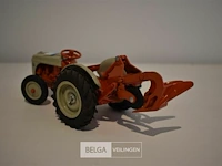 Miniatuur traktor ford met ploeg - afbeelding 2 van  2