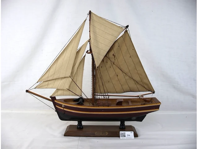 Miniatuur zeilboot jolie brise - afbeelding 1 van  4