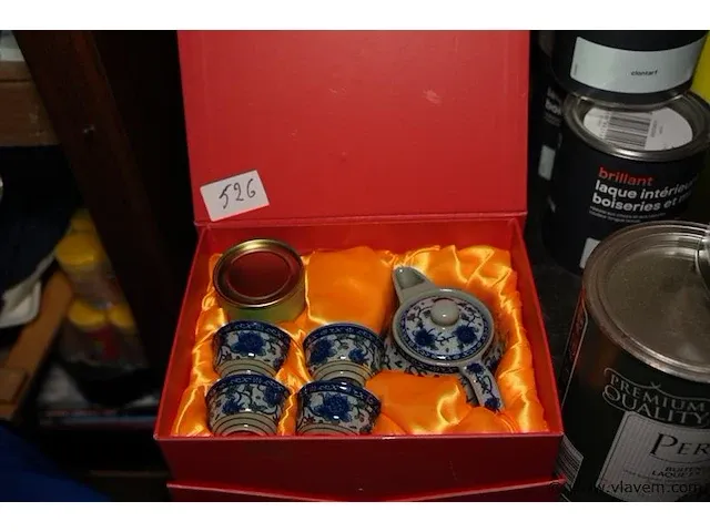 Miniatuursetje met potje thee in blikken doosje - afbeelding 1 van  1