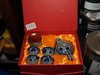 Miniatuursetje met potje thee in blikken doosje - afbeelding 1 van  1