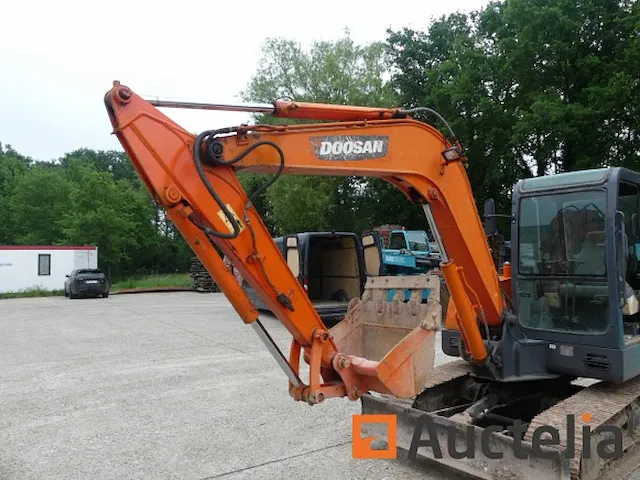 Minigraafmachine op rupsbanden doosan dh55-v - afbeelding 5 van  26