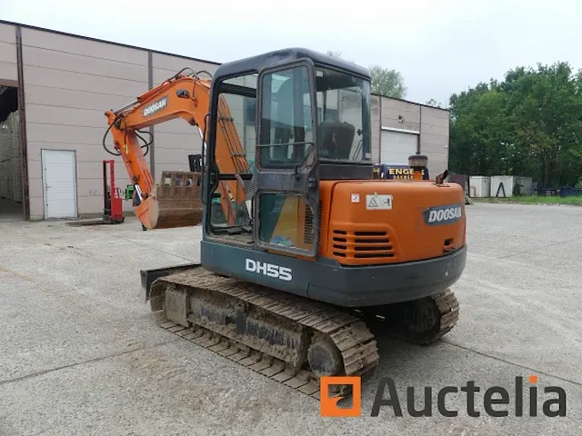 Minigraafmachine op rupsbanden doosan dh55-v - afbeelding 21 van  26