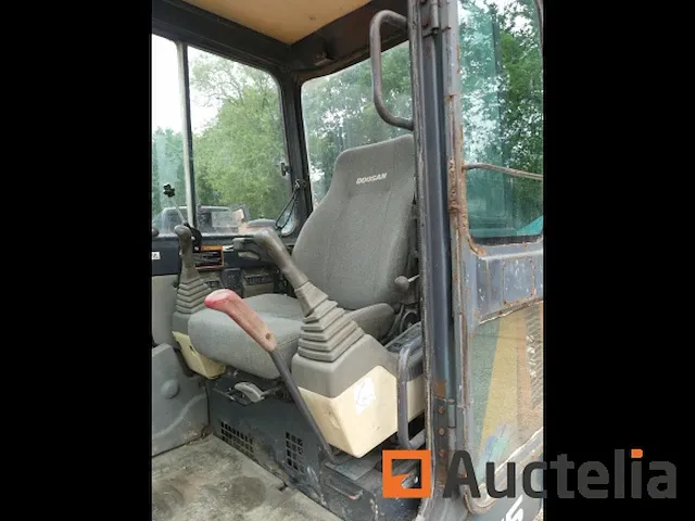 Minigraafmachine op rupsbanden doosan dh55-v - afbeelding 22 van  26