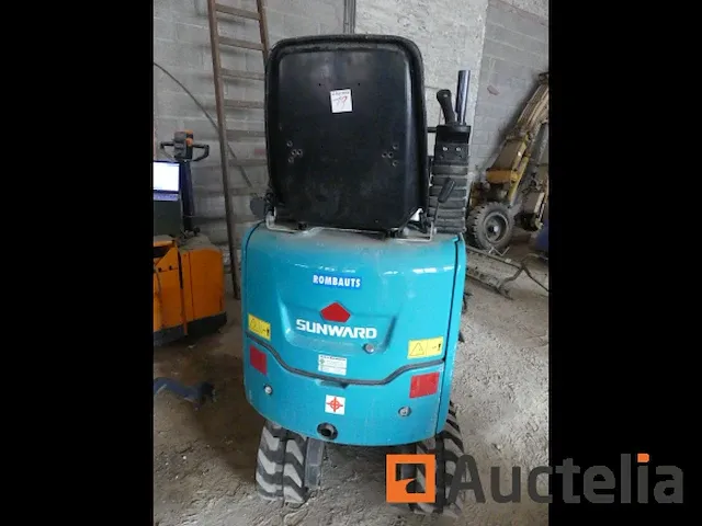 Minigraafmachine over rupsbanden sunward swe08d - afbeelding 16 van  18