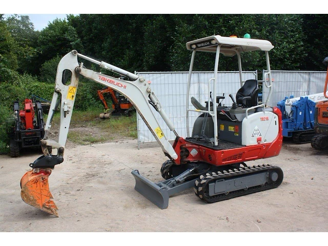 Minigraver takeuchi tb216 diesel 15.6pk 2016 - afbeelding 1 van  1