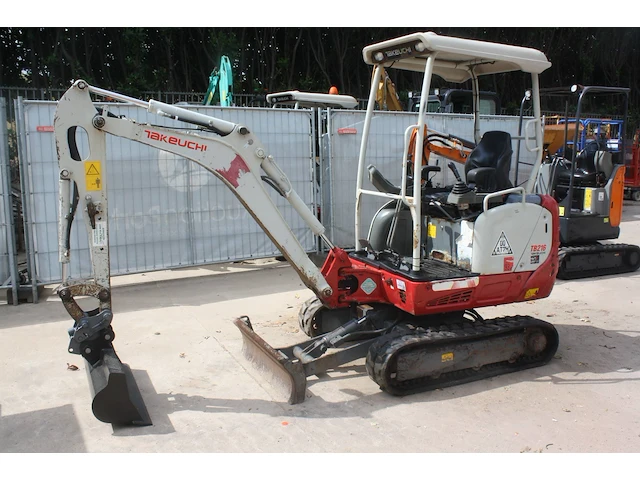 Minigraver takeuchi tb216 diesel 2018 - afbeelding 1 van  1