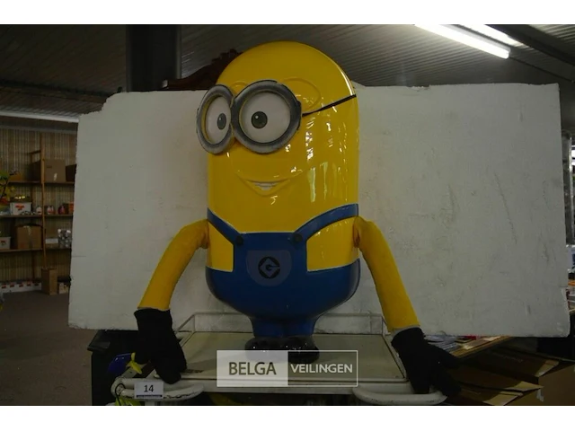 Minion h=85cm (bril en voet beschadigd) - afbeelding 1 van  4