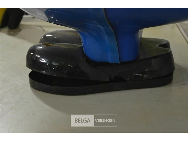 Minion h=85cm (bril en voet beschadigd) - afbeelding 4 van  4