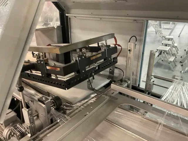 Minipack-torre pratika 56cs foliemachine met krimptunnel - afbeelding 9 van  12