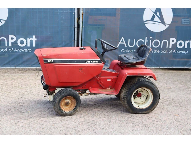 Minitractor cub cadet 682 diesel 17pk - afbeelding 1 van  1