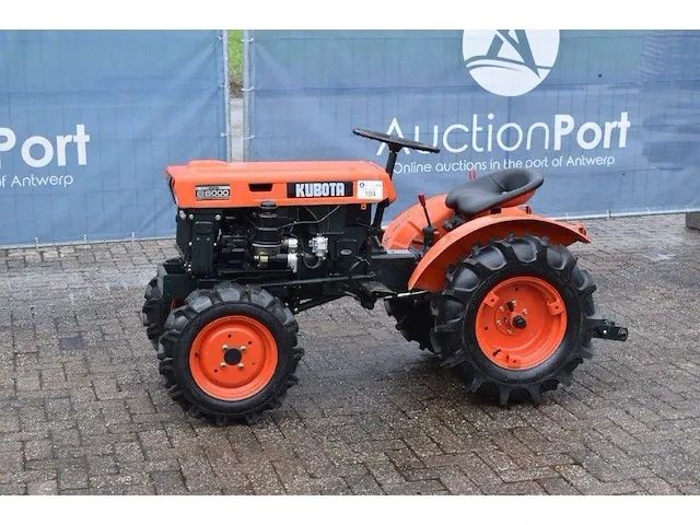 Minitractor kubota b6000 diesel refit - afbeelding 1 van  1