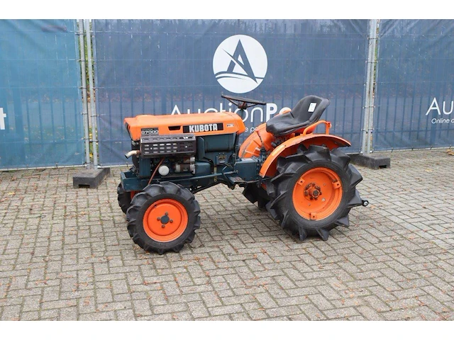 Minitractor kubota b7000 diesel 13pk - afbeelding 1 van  1