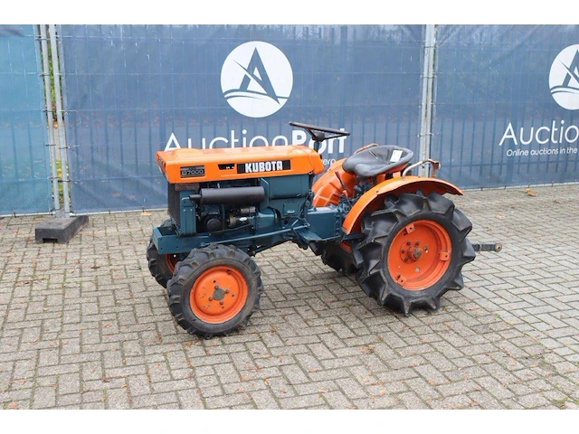 Minitractor kubota b7000 diesel 13pk - afbeelding 1 van  1