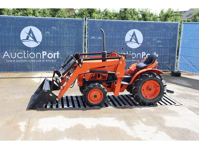 Minitractor kubota b7001 diesel 14pk met voorlader (marge) - afbeelding 1 van  1