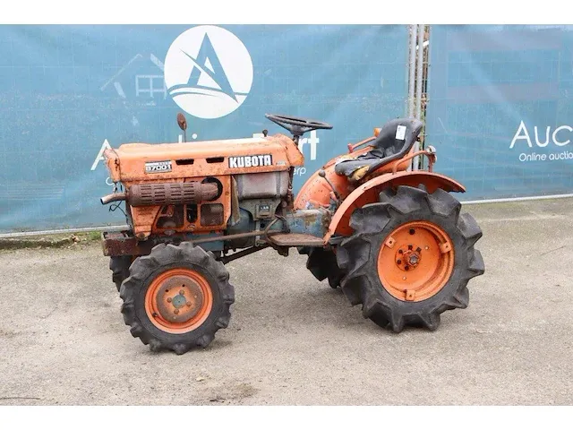 Minitractor kubota b7001 diesel 17pk - afbeelding 1 van  1