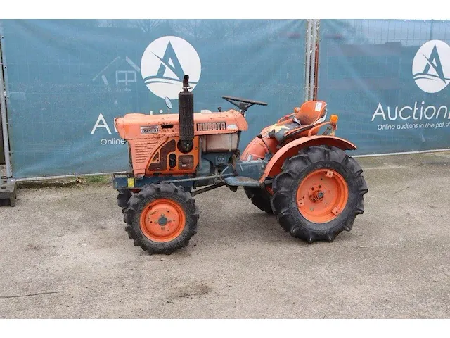 Minitractor kubota b7001 diesel 17pk - afbeelding 1 van  1