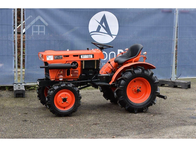 Minitractor kubota b7001 diesel refit - afbeelding 1 van  1