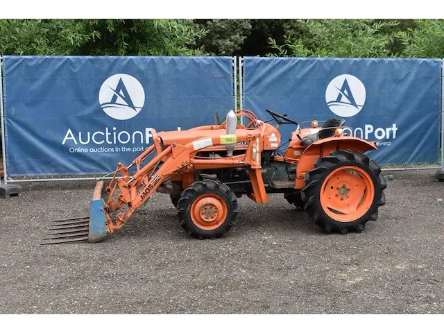 Minitractor kubota l2201dt diesel met voorlader - afbeelding 1 van  1