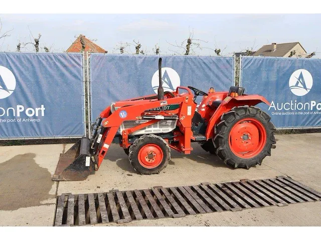 Minitractor kubota l2202dt diesel 22pk met voorlader (marge) - afbeelding 1 van  1