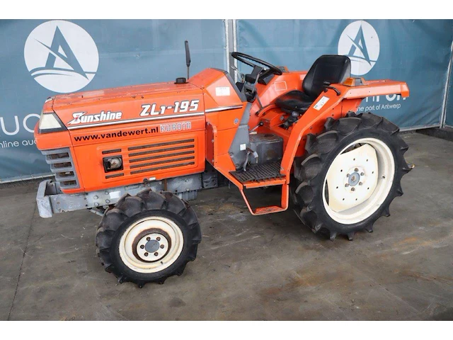 Minitractor kubota zl1-195d diesel 19pk met hefset - afbeelding 1 van  1