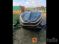 Mistral boordmotor + louben eenassige aanhanger