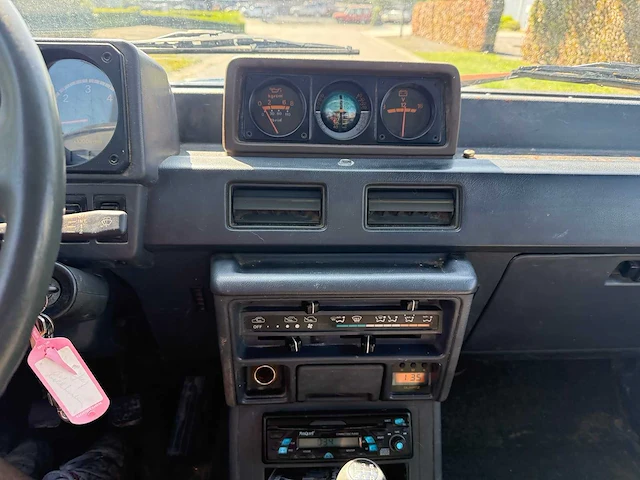 Mitsubishi - 1989 - 4x4 - jeep - personenauto - afbeelding 14 van  23