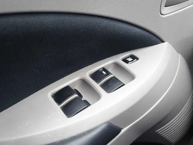 Mitsubishi - grandis - personenauto - afbeelding 10 van  23