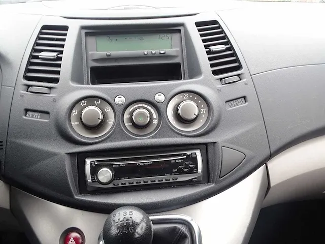 Mitsubishi - grandis - personenauto - afbeelding 14 van  23