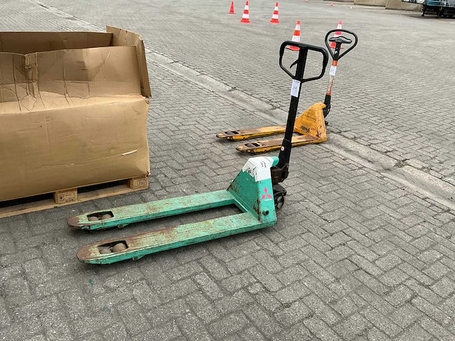 Mitsubishi hand hydraulische palletwagen - afbeelding 1 van  3