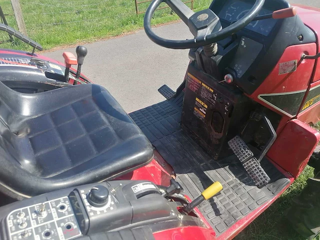 Mitsubishi mt205 vierwielaangedreven minitractor - afbeelding 4 van  9