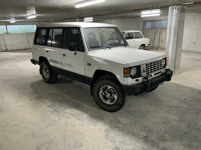 Mitsubishi pajero personenauto - afbeelding 1 van  16