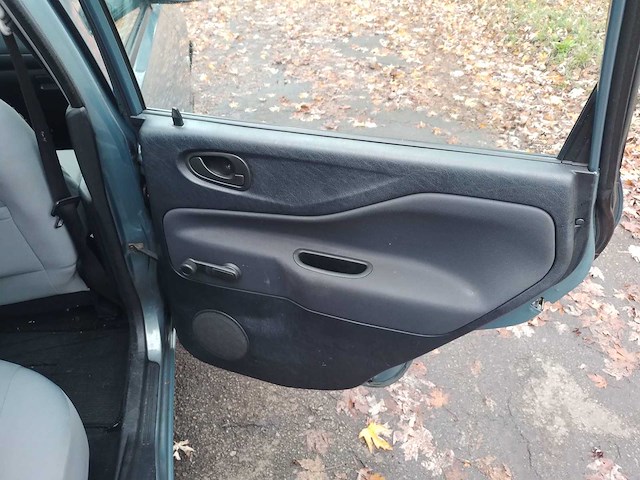 Mitsubishi spacestar - 2003 - afbeelding 6 van  22