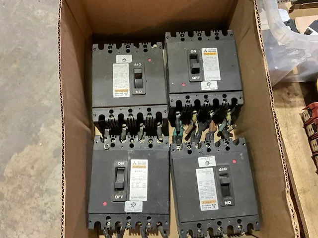 Mitsubishi stroomonderbreker (4) - afbeelding 1 van  3