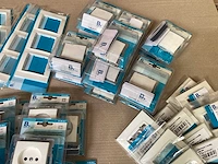 Mix kavel berker schakelmateriaal, afdekramen, stopcontacten, blindplaten - afbeelding 3 van  5